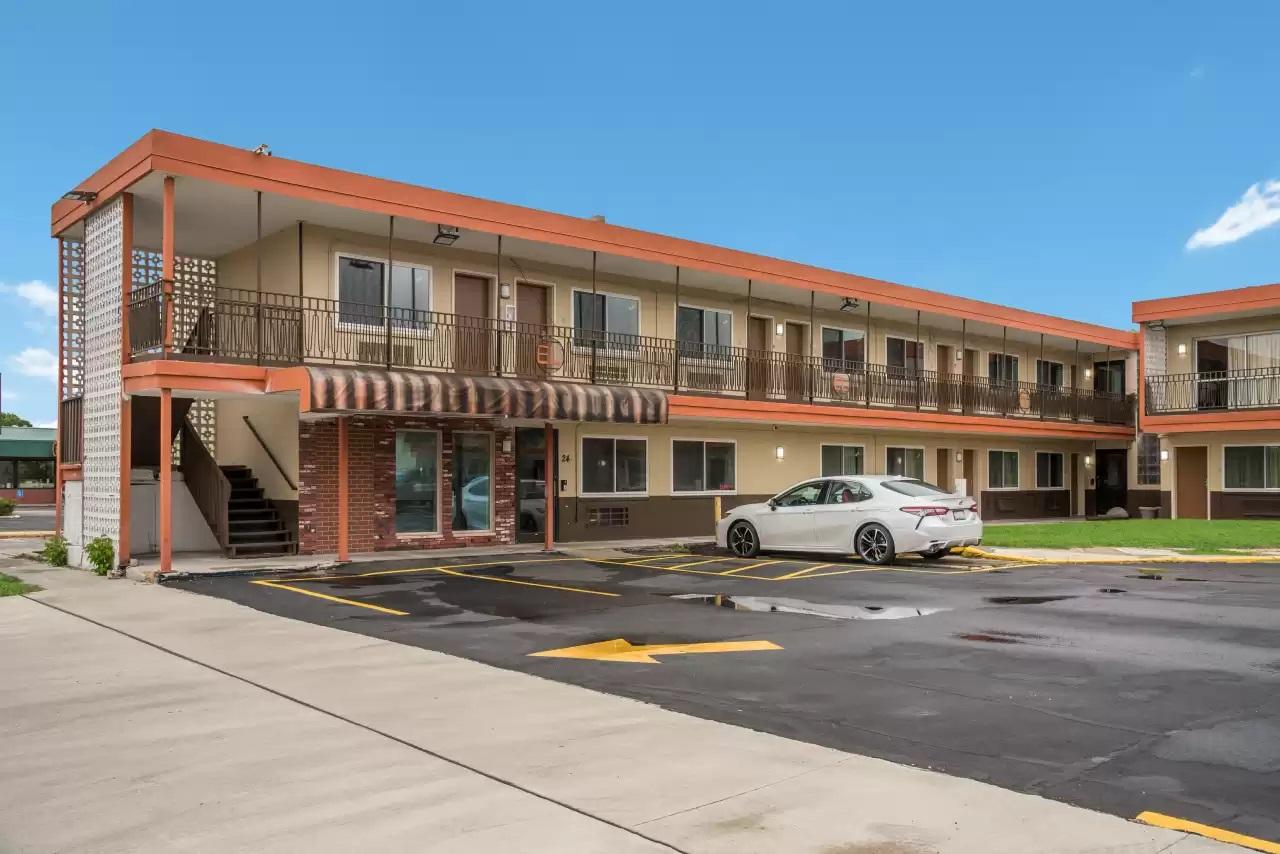 Econo Lodge Inn & Suites Mason City Exterior photo